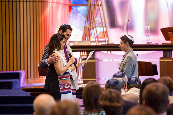 Giving-the-Tallit-Temple-Isaiah-Bar-Mitzvah