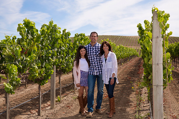 Napa-Vineyard-Family-Portrait-Carneros