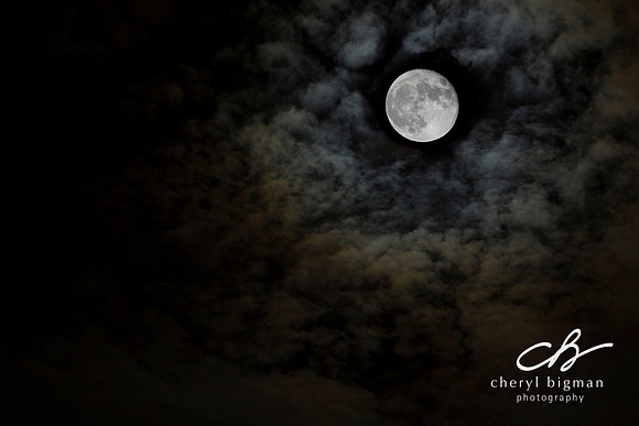 Full-Moon-in-the-Clouds